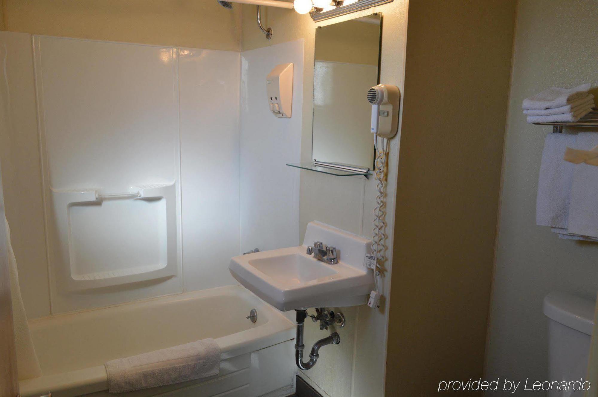 Economy Inn Гермістон Екстер'єр фото
